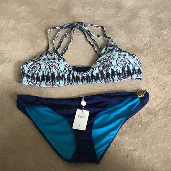 A. Clre’ hipster bikini blue NWT bottom reversible 52$ tag with multicol… - Picture 1 of 14